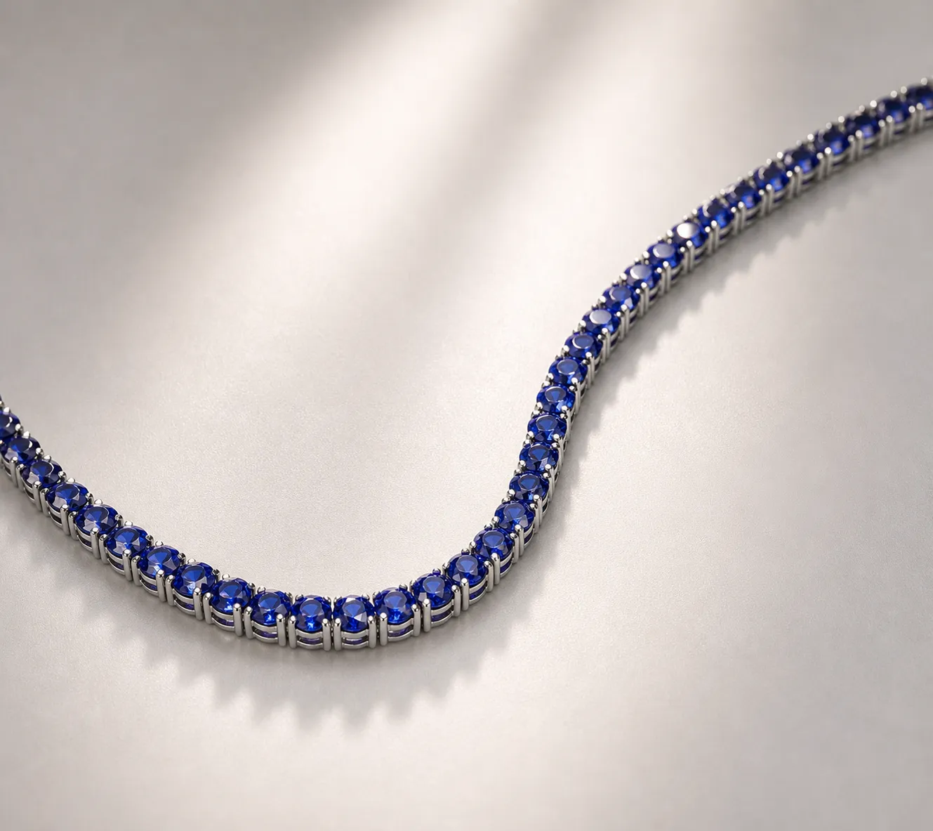 Oravelux Özel Koleksiyon – Safir Ton Oval Kesim Taşlı Bileklik